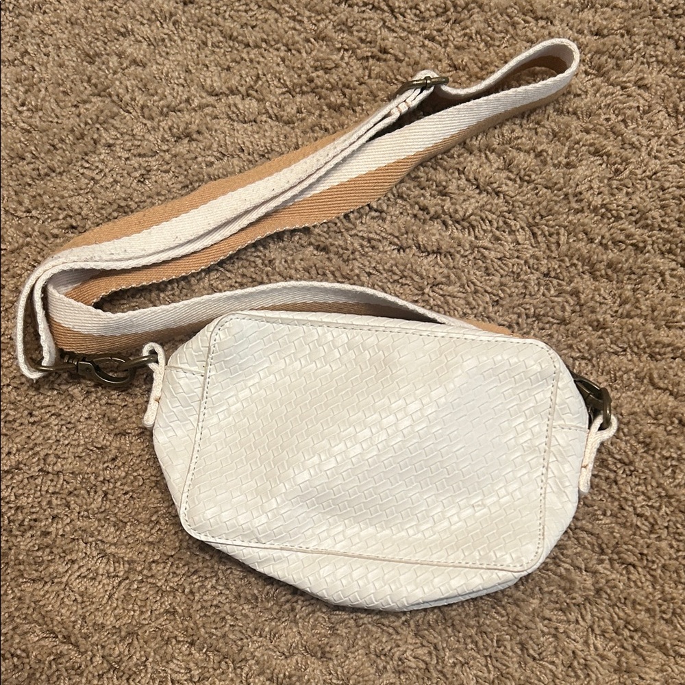 Thirty-one White and Tan Woven Crossbody Bag